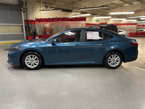 Used 2025 Toyota Camry LE w/ Convenience Package FWD image 7