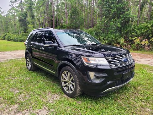 Used 2016 Ford Explorer Limited w/ Equipment Group 301A FWD image 3
