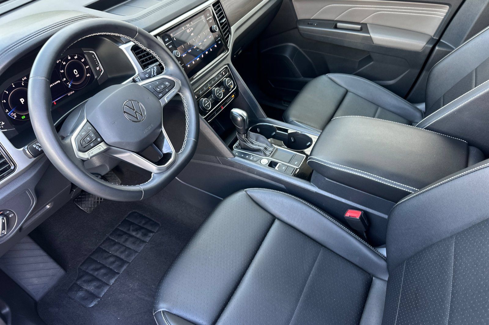 Used 2023 Volkswagen Atlas SE w/ Black Wheel Package FWD image 10