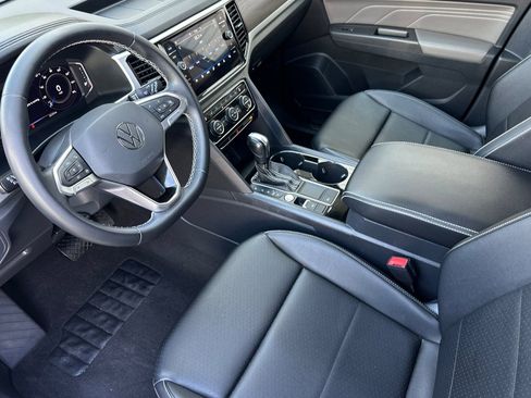 Used 2023 Volkswagen Atlas SE w/ Black Wheel Package FWD image 10
