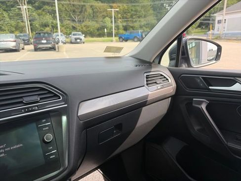 Used 2024 Volkswagen Tiguan SE AWD/4WD image 27