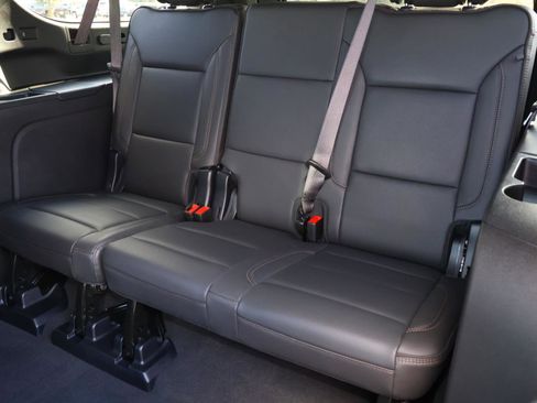 Used 2025 Chevrolet Suburban High Country image 24