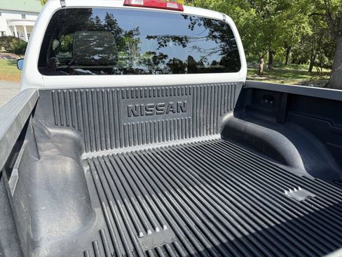 Used 2011 Nissan Frontier SV AWD/4WD image 27