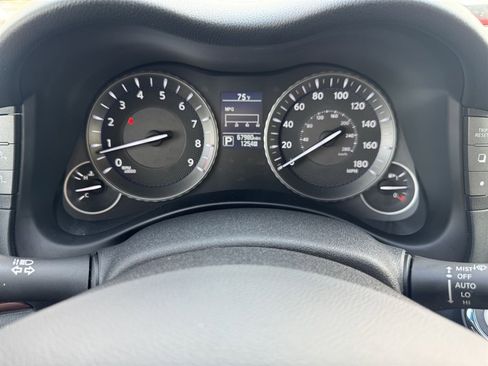 Used 2018 INFINITI Q70 Luxe image 19