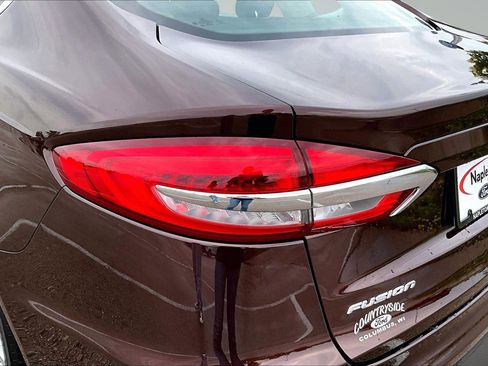 Used 2019 Ford Fusion SE FWD image 29