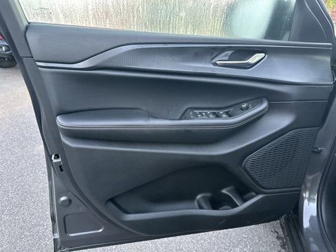 New 2025 Jeep Grand Cherokee Altitude image 10