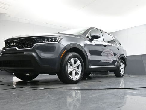 Used 2023 Kia Sorento LX image 37