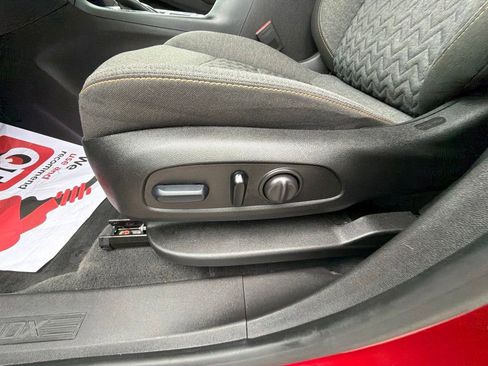 Used 2024 Chevrolet Equinox LT FWD image 19