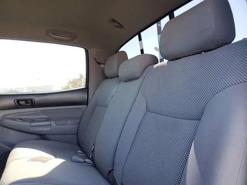 Used 2011 Toyota Tacoma PreRunner image 11