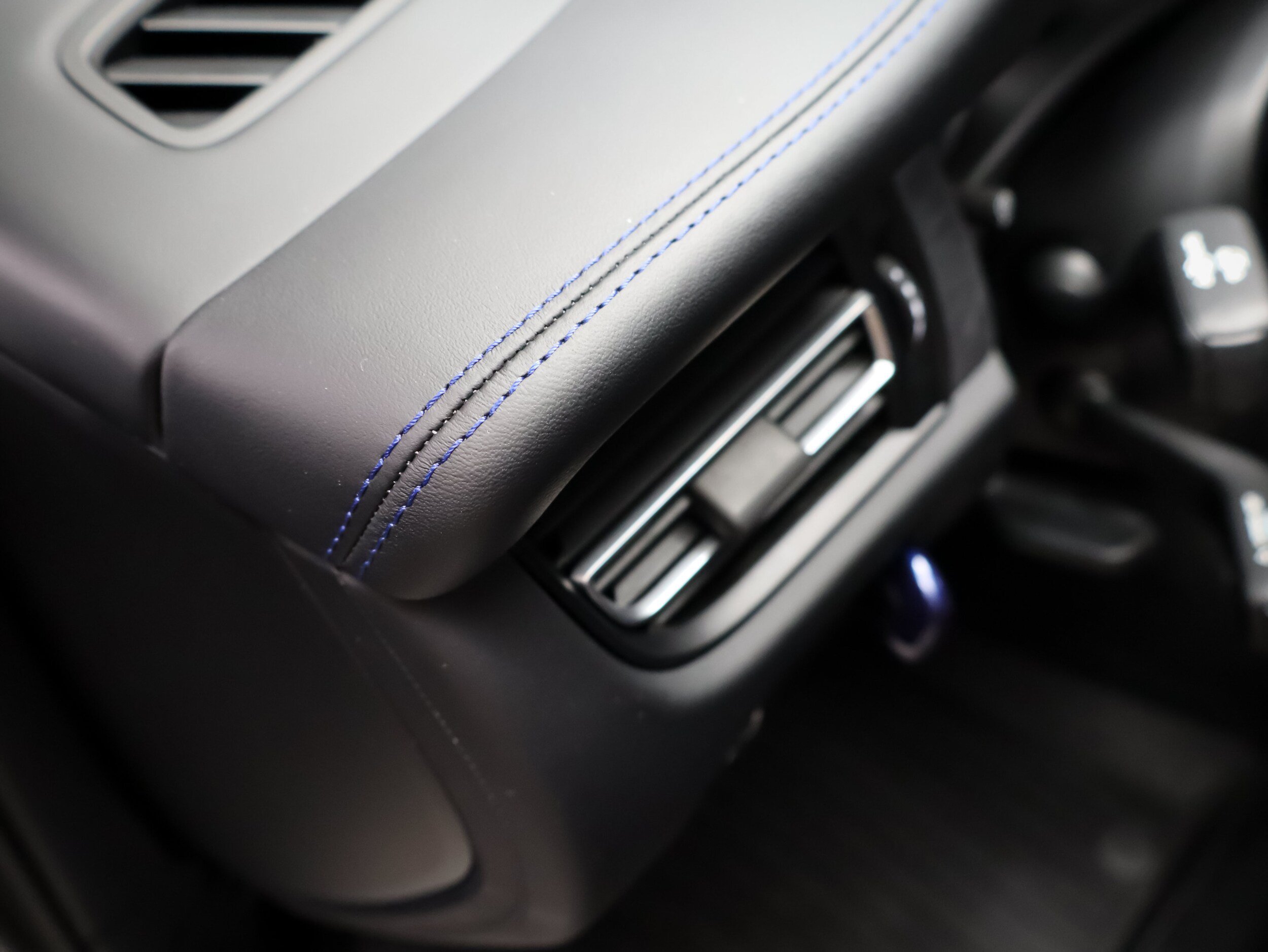 Certified 2025 Porsche Macan GTS AWD/4WD image 20