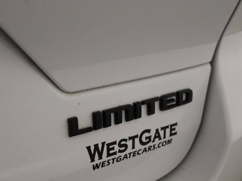 Used 2023 Jeep Grand Cherokee Limited w/ Black Appearance Package AWD/4WD image 39