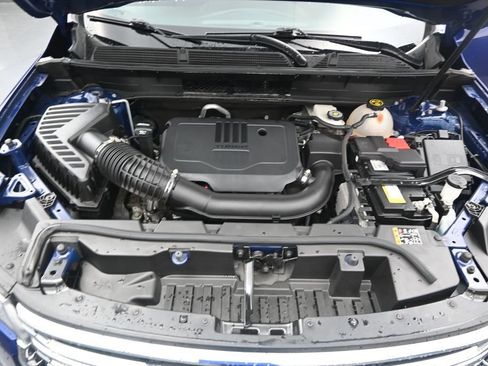 Used 2023 GMC Acadia SLE w/ Driver Convenience Package FWD image 19