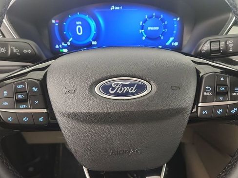 Certified 2022 Ford Escape Titanium w/ Class II Trailer Tow Package image 13