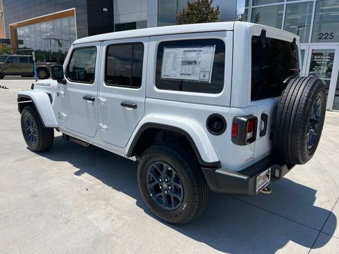 Used 2026 Jeep Wrangler Unlimited Sport AWD/4WD image 18