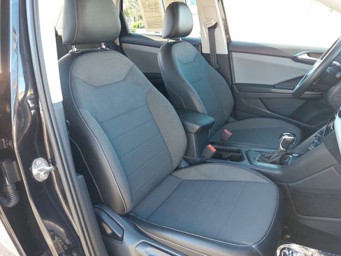 Used 2022 Volkswagen Taos SE image 10