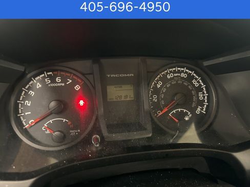 Used 2017 Toyota Tacoma SR image 5