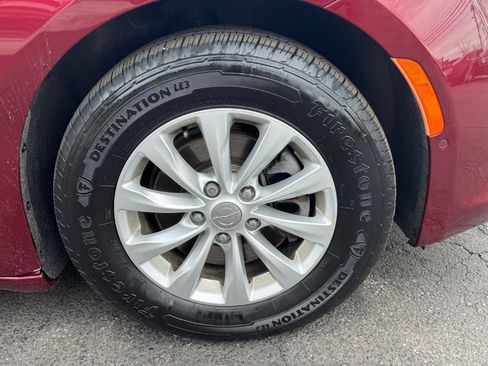 Used 2018 Chrysler Pacifica Touring-L w/ Advanced Safetytec Group image 11