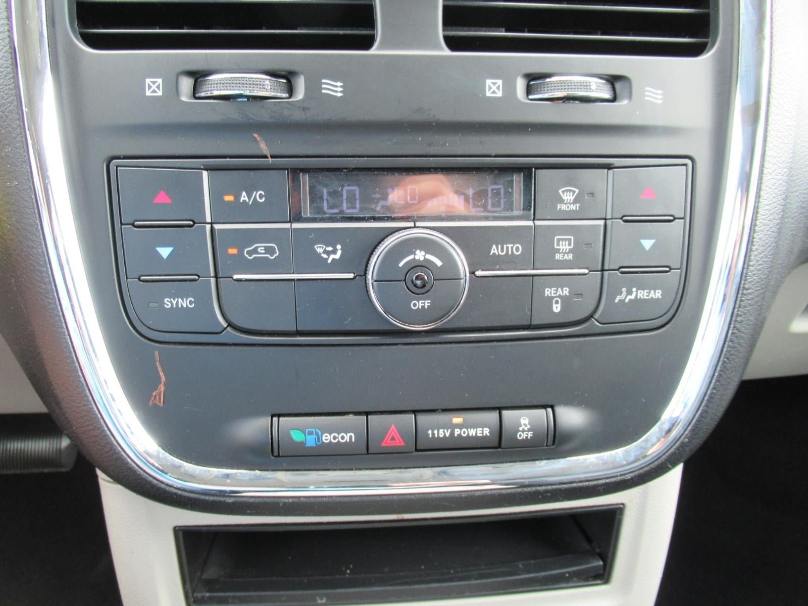 Used 2015 Chrysler Town & Country Touring FWD image 34