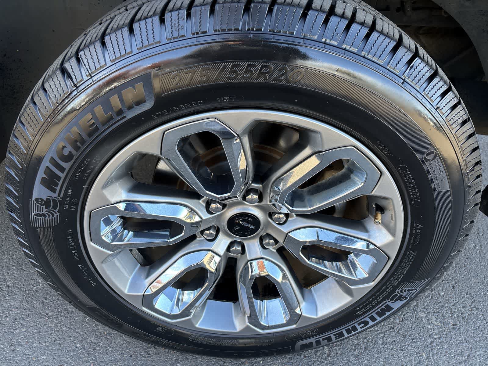 Used 2019 RAM 1500 Laramie AWD/4WD image 4