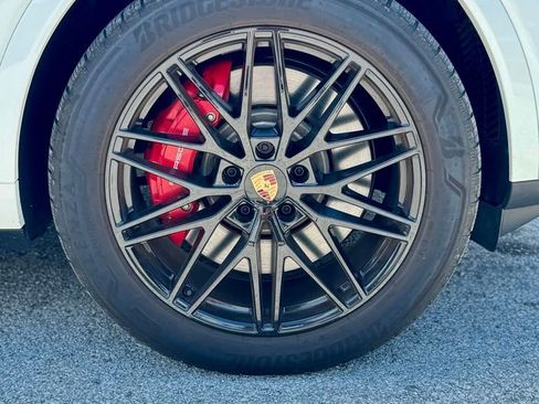 Used 2026 Porsche Cayenne S AWD/4WD image 16