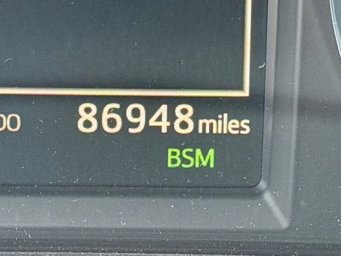 Used 2018 Toyota RAV4 SE image 24