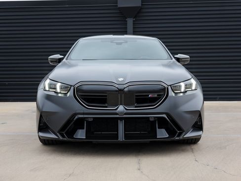 Used 2025 BMW M5 w/ Carbon Package image 10