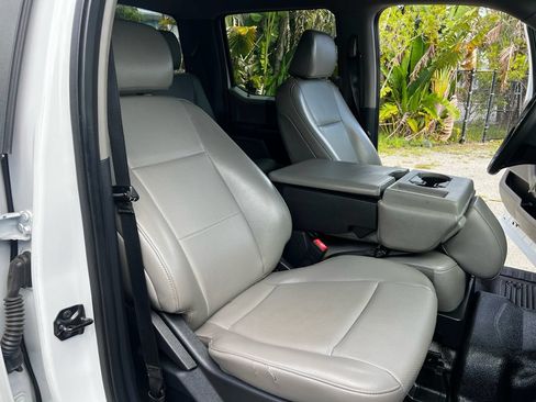 Used 2022 Ford F250 XL w/ Power Equipment Group RWD image 16