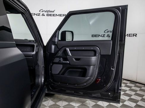 Used 2024 Land Rover Defender 90 Carpathian Edition image 17