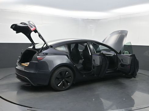 Used 2024 Tesla Model 3 Standard Range image 37