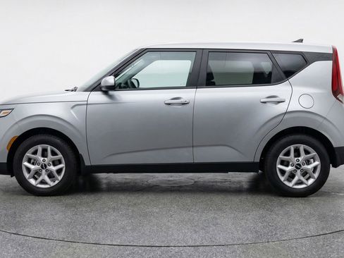 Used 2025 Kia Soul LX w/ LX Technology Package FWD image 5