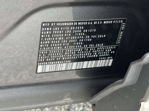 Certified 2025 Volkswagen Tiguan SE AWD/4WD image 26