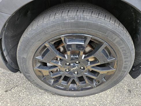 Used 2022 Kia Telluride SX w/ SX Prestige Package image 4