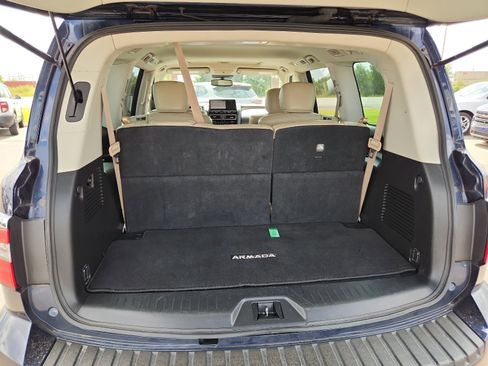 Used 2023 Nissan Armada SL w/ Captain's Chairs Package image 8