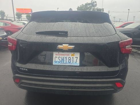 Used 2025 Chevrolet Trax LS FWD image 5