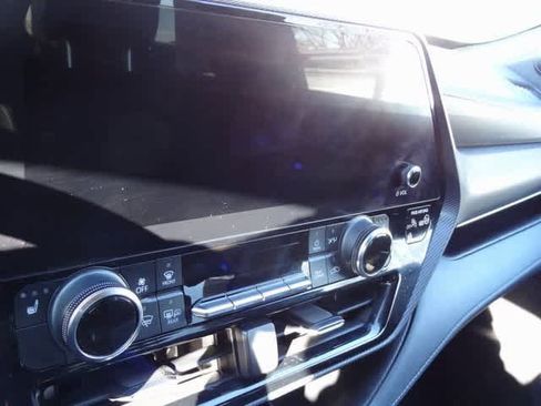Used 2023 Toyota Highlander XSE image 11