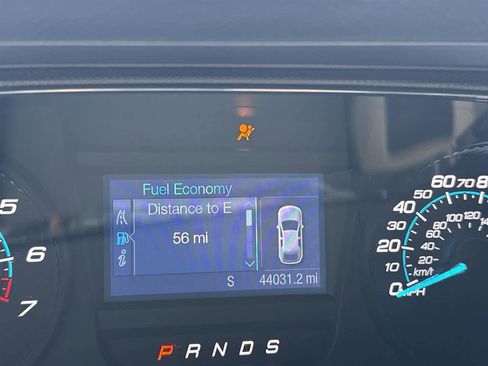 Used 2017 Ford Taurus SE image 28