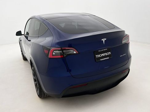 Used 2021 Tesla Model Y Long Range image 10