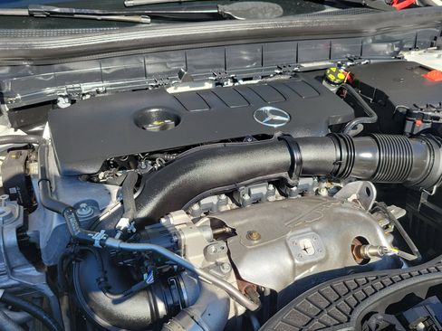 Used 2022 Mercedes-Benz GLB 250 image 27