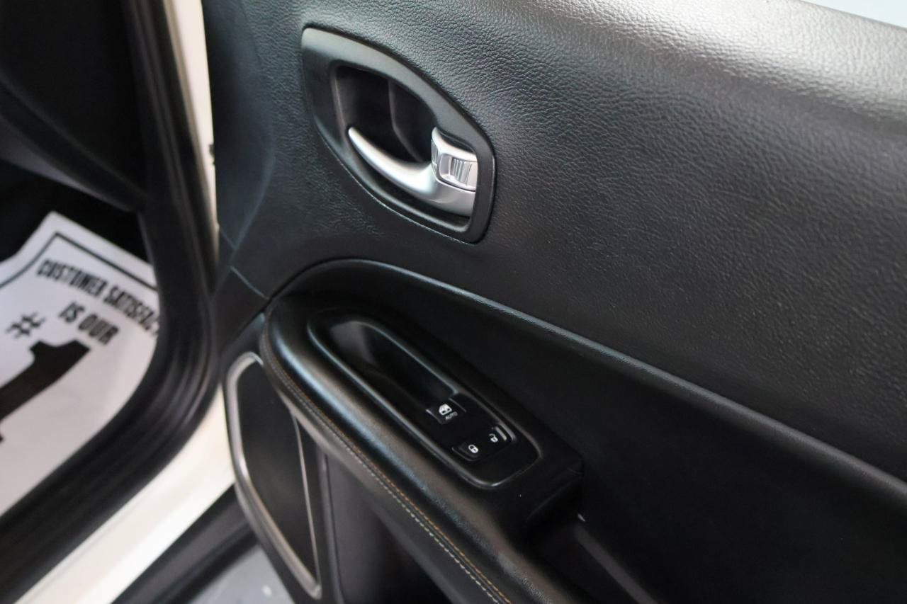 Used 2018 Jeep Compass Latitude FWD image 27