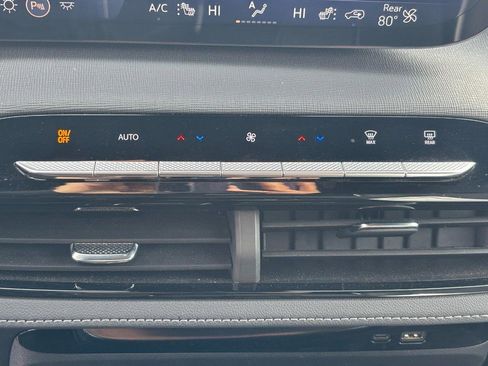 Certified 2025 Buick Enclave Preferred image 25