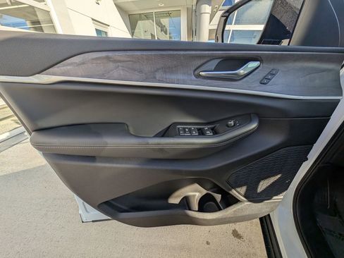 New 2025 Jeep Grand Cherokee Limited w/ Black Appearance Package image 36