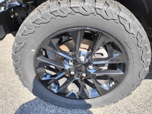 Used 2021 Jeep Wrangler Unlimited Sahara AWD/4WD image 23