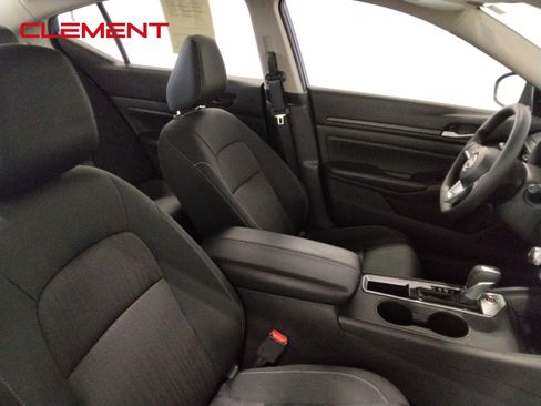 Used 2025 Nissan Altima 2.5 SV image 38