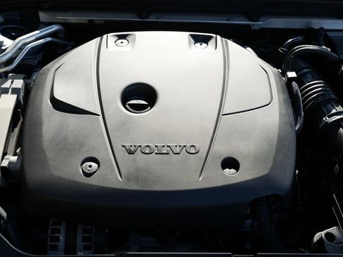 Used 2019 Volvo S60 T6 Momentum w/ Multimedia Package image 38