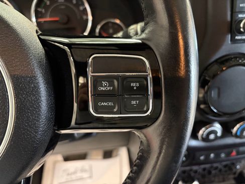 Used 2014 Jeep Wrangler Unlimited Sahara AWD/4WD image 12