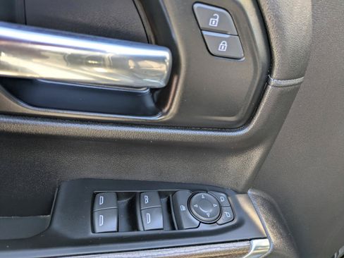 Used 2021 Chevrolet Silverado 1500 LT AWD/4WD image 16