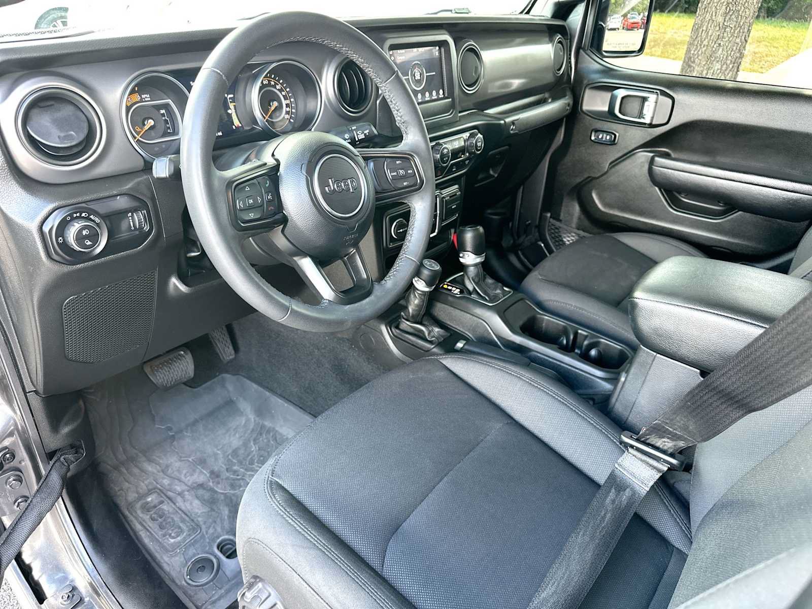 Used 2023 Jeep Gladiator Sport AWD/4WD image 18