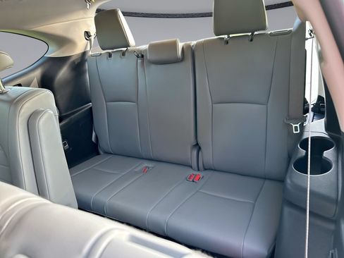 Certified 2023 Toyota Highlander XLE FWD image 31