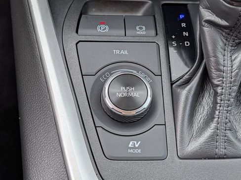 Used 2024 Toyota RAV4 LE AWD/4WD image 15