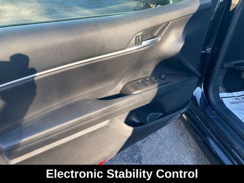 Used 2022 Toyota Camry SE image 13